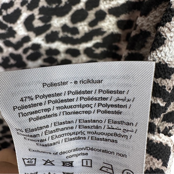 ONLY Grey Black Leopard Print Blouse Zip Back Short Sleeve Top NWT Size XS EU 34 - Picture 9 of 9